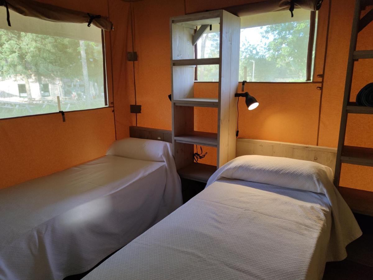 Teiraboa Base Camp Hotell Arzúa Eksteriør bilde