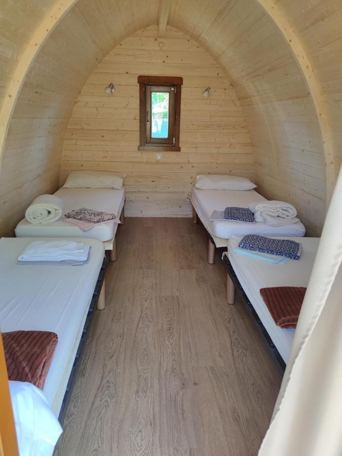 Teiraboa Base Camp Hotell Arzúa Eksteriør bilde
